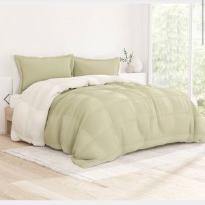 Linens and Hutch brand new king comforter